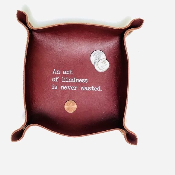 LEATHER CATCH ALL- JEWERLY TRAY- PRACTICAL STORAGE TRAY- KEY HOLDER- NWOT - Picture 3 of 6